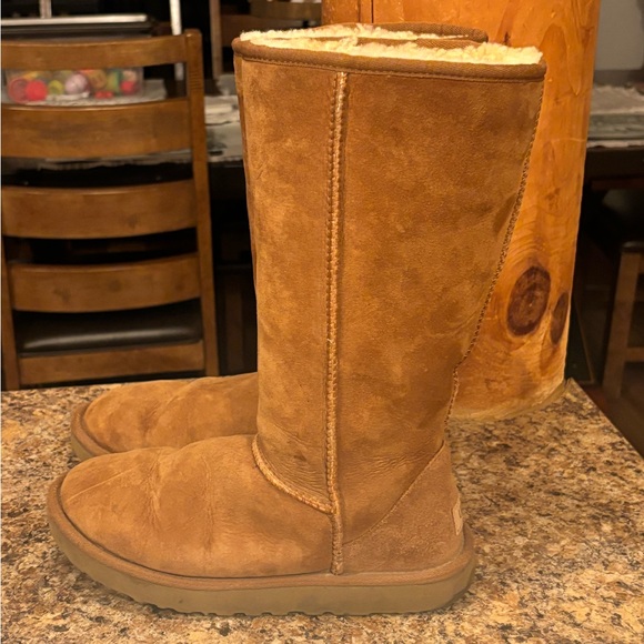 Women's UGG Classic II Tall Boots I Size 8 - Picture 4 of 7